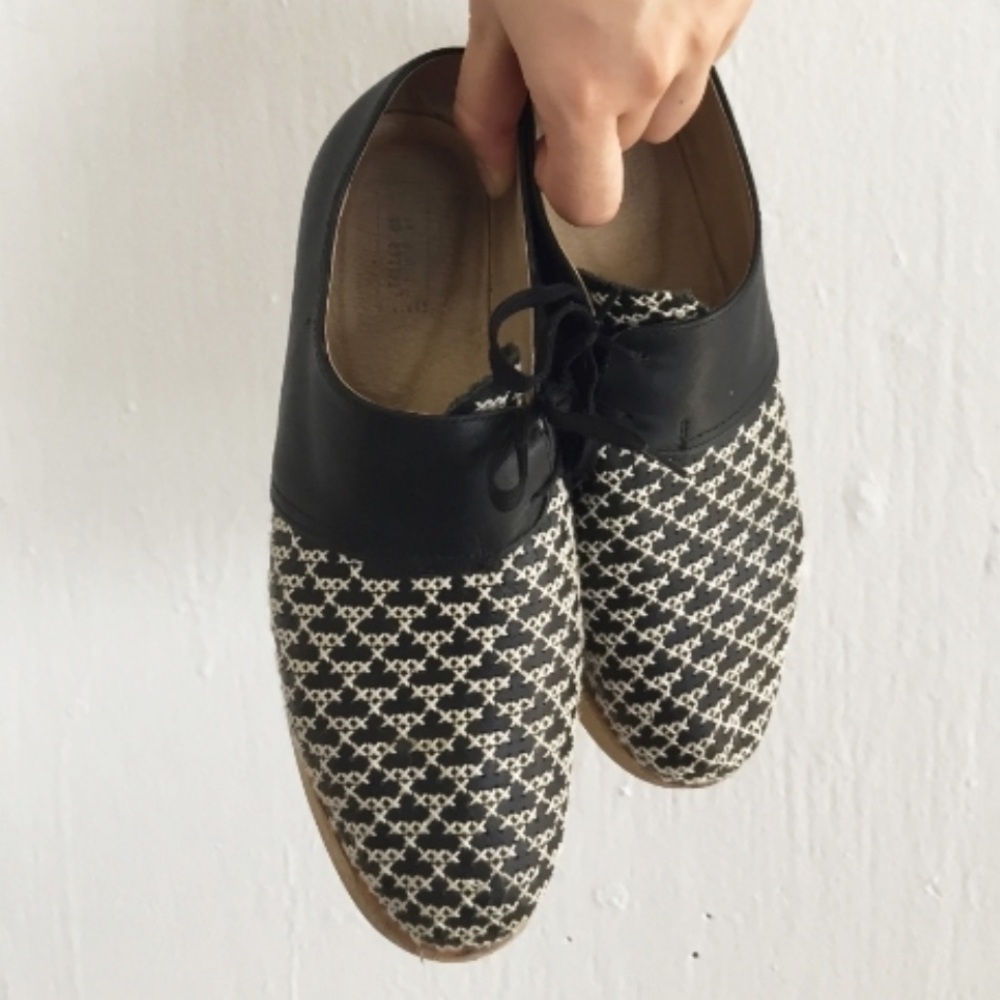 Oxford loafers- handmade by female prisoners in Mexico City. - Picture 5 of 6